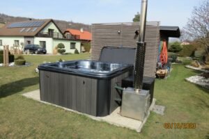 Hot Tub Nice with External Heater