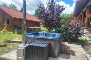 Hot Tub Nice with External Heater